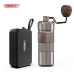 HiBREW G4B: Młynek z czarnym etui na białym tle