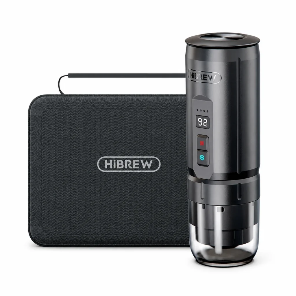 Czarny ekspres HiBREW H4C Explorer z czarnym etui na białym tle
