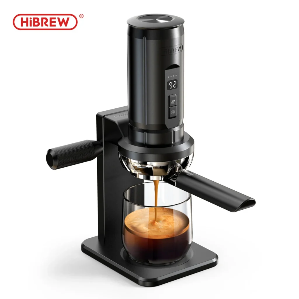 Kompletny czarny ekspres HiBREW H4C Max na metalowej stacji z kolbą 58 mm, na białym tle