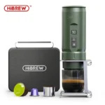 Zielony HiBREW H4C Explorer z etui i stojakiem na białym tle