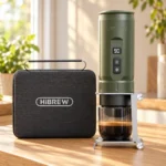 Zielony HiBREW H4C Explorer z etui przy oknie – wizualizacja aranżacyjna