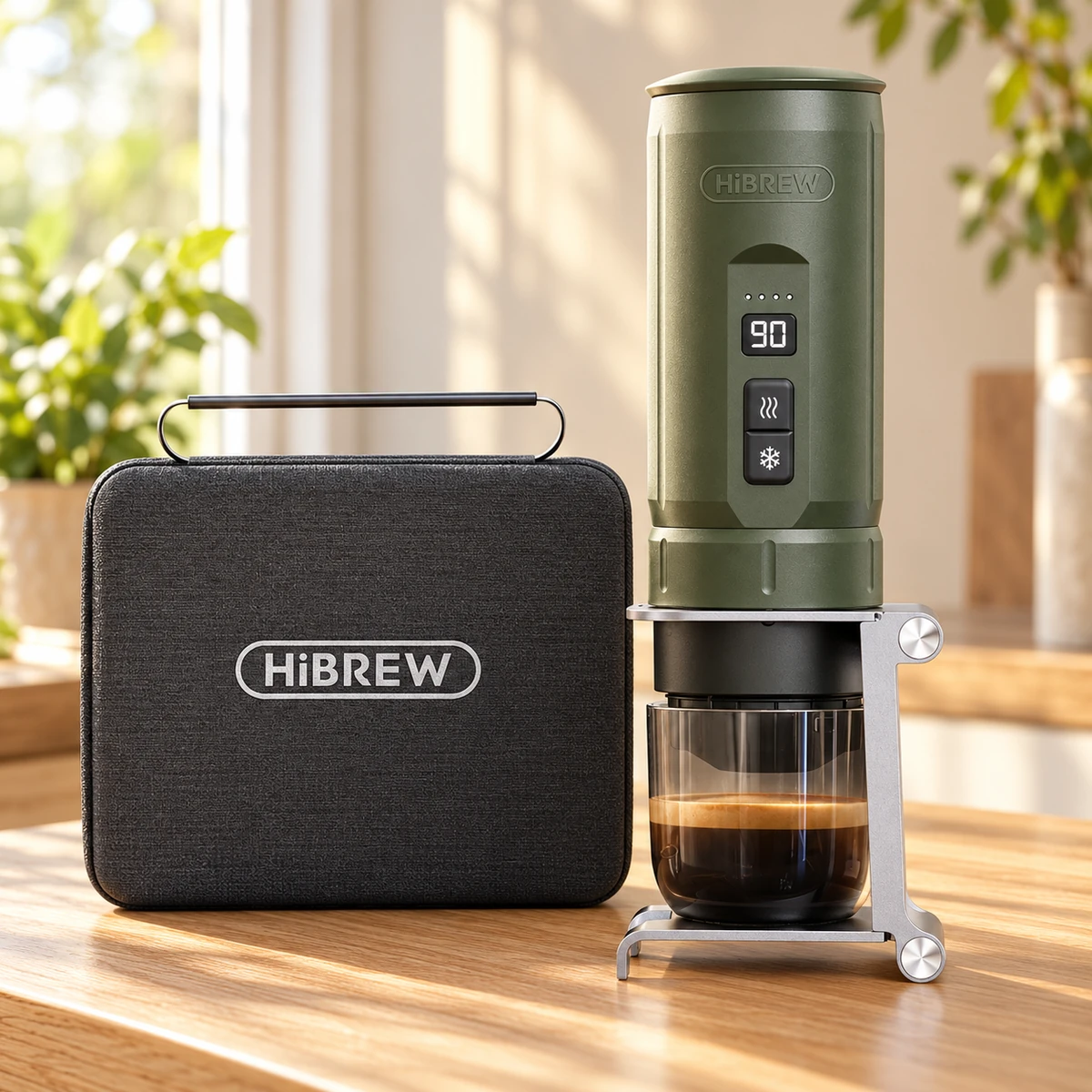 Zielony HiBREW H4C Explorer z etui przy oknie – wizualizacja aranżacyjna